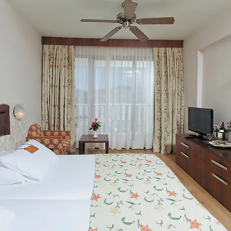 Hotell Defne Garden 4*