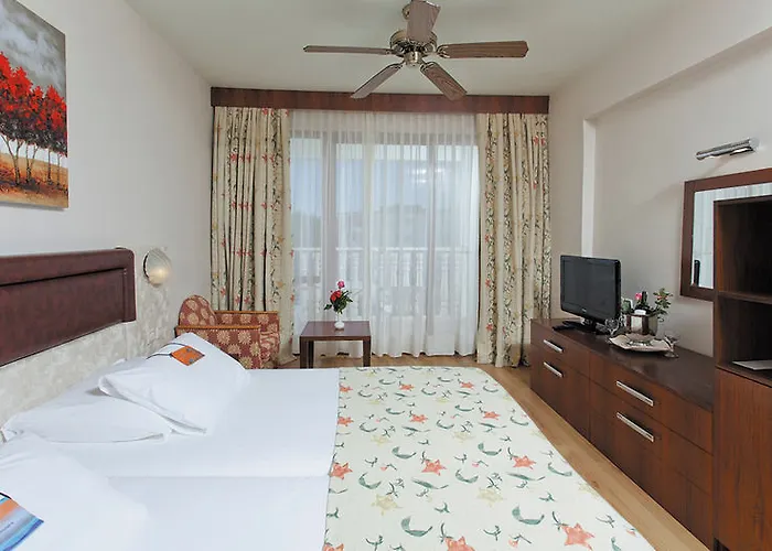 Hotell Defne Garden 4*