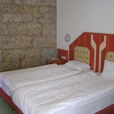 فندق Defne Garden 4*